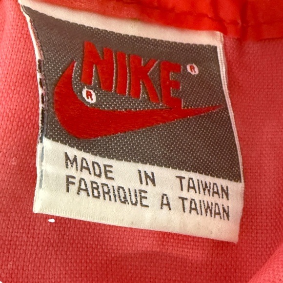 Vintage Nike Women's Athletic Duffle Bag 80s RARE Nylon Embroidered Swoosh - Picture 3 of 12